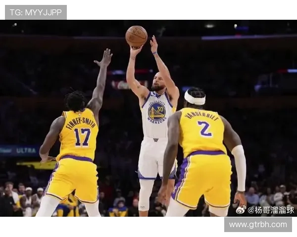 湖人下半场崩盘落后太阳28分詹姆斯替补席成焦点惨败在即西部强强对话